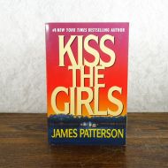 Kiss the Girls by James Patterson Paperback Book: Front