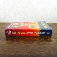 Kiss the Girls by James Patterson Paperback Book: Spine - Click to enlarge