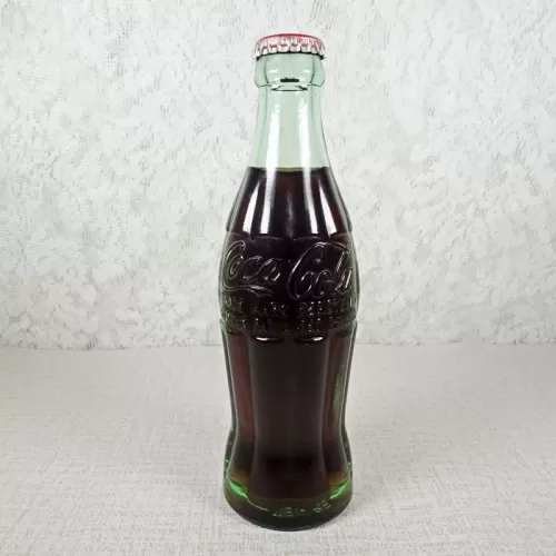 Tempe Arizona vintage 6 oz full hobbleskirt Coke bottle with Red Coca Cola Classic cap: Front