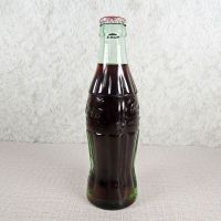 El Paso Texas vintage 6 oz full hobbleskirt Coke bottle with red Coca Cola Classic cap: Right - Click to enlarge