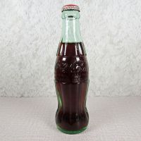 Washington DC vintage 8 oz full hobbleskirt no refill Coke bottle. Red Coca Cola Classic cap: Front - Click to enlarge