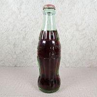 Washington DC vintage 8 oz full hobbleskirt no refill Coke bottle. Red Coca Cola Classic cap: Right - Click to enlarge