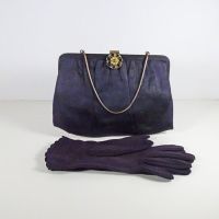 Ande vintage blue clutch purse with gold chain and brooch like clasp. Pair of scalloped gloves included: Main - Click to enlarge