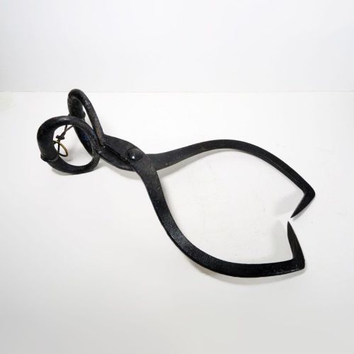 Vintage cast iron 15.5 inch ice block or hay bale tongs. Painted black. Wall hanging hook: Top